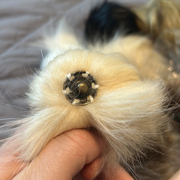 -SOLD- Set of 7 snap-on small (2”) faux fur pompoms - Picture 3 of 4